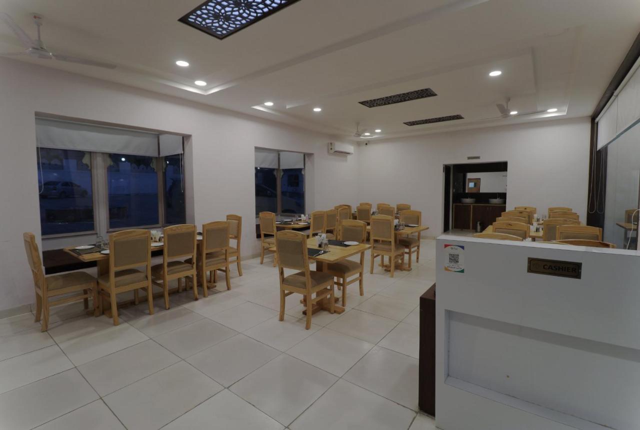 Keshav Resort Udaipur Exterior foto
