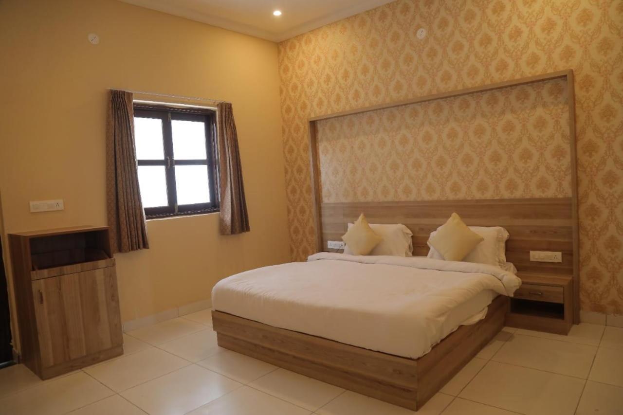 Keshav Resort Udaipur Exterior foto